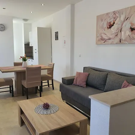 Apartment Rados Dugopolje Buitenkant foto