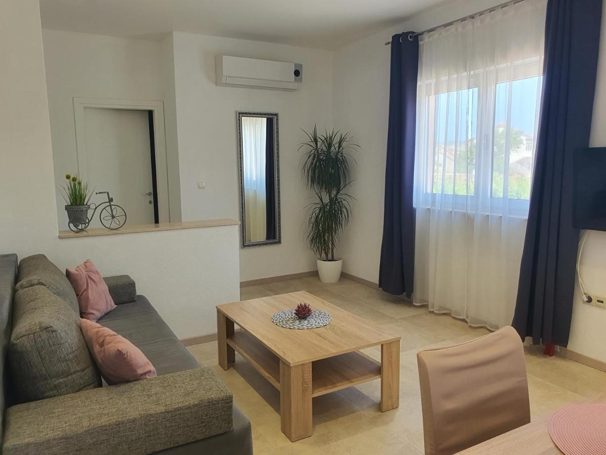 Rados Apartment *